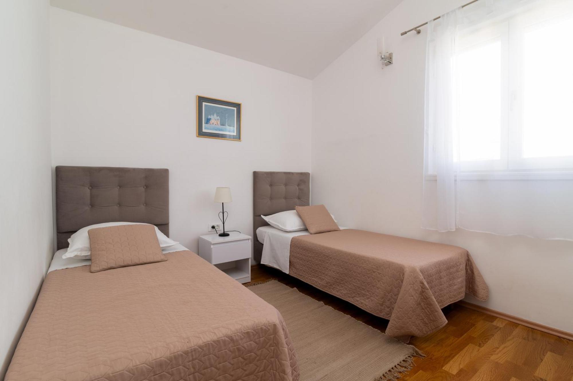 Apartments With A Parking Space Slatine, Ciovo - 5158 Trogir Buitenkant foto